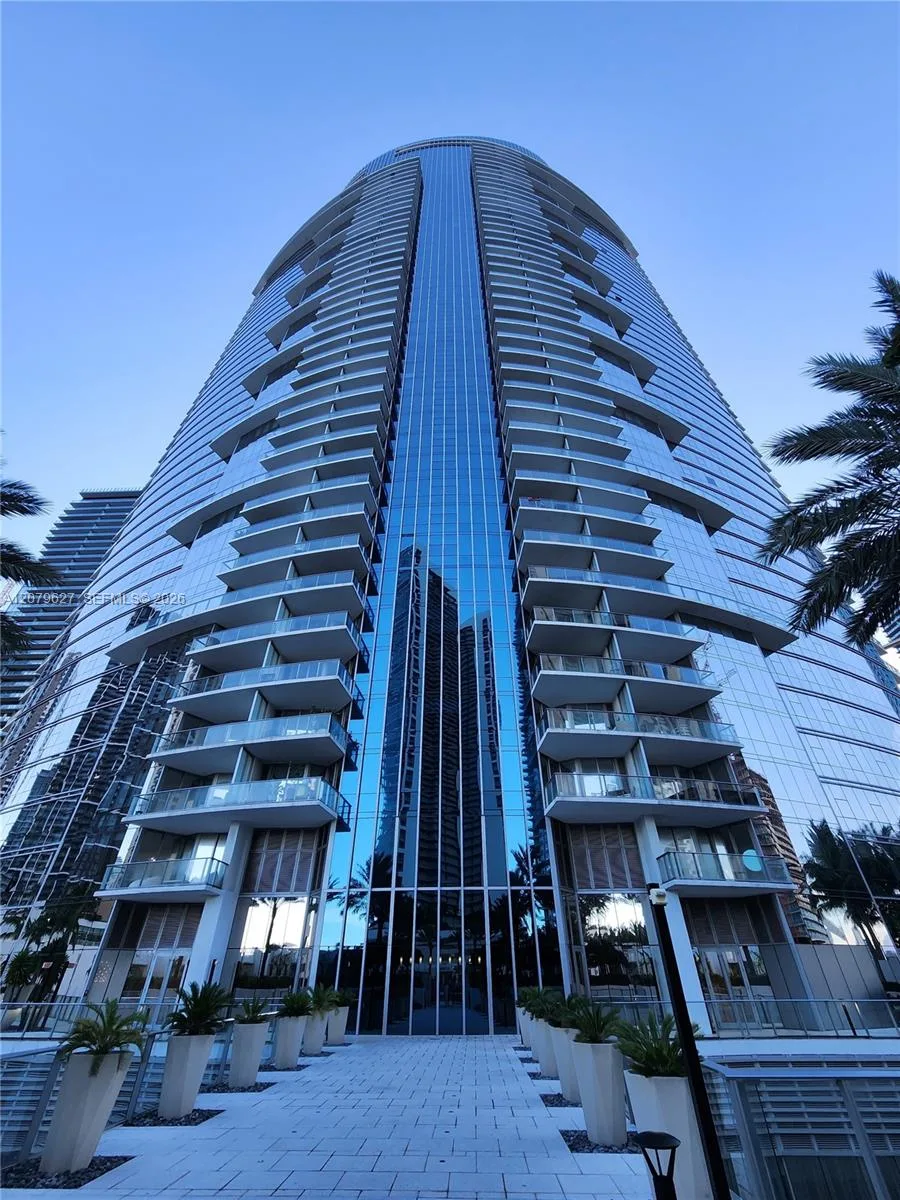 851 NE 1st Ave # 3801, Miami, FL 33132
