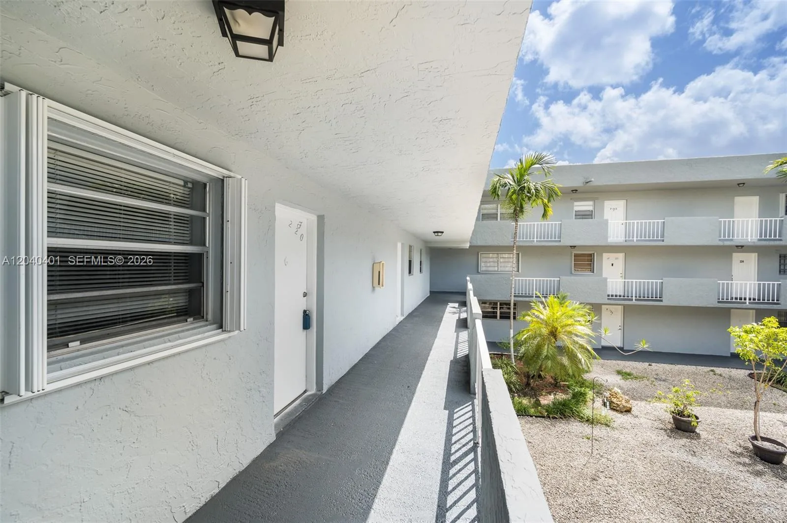 1725 W 60th St # F220, Hialeah, FL 33012