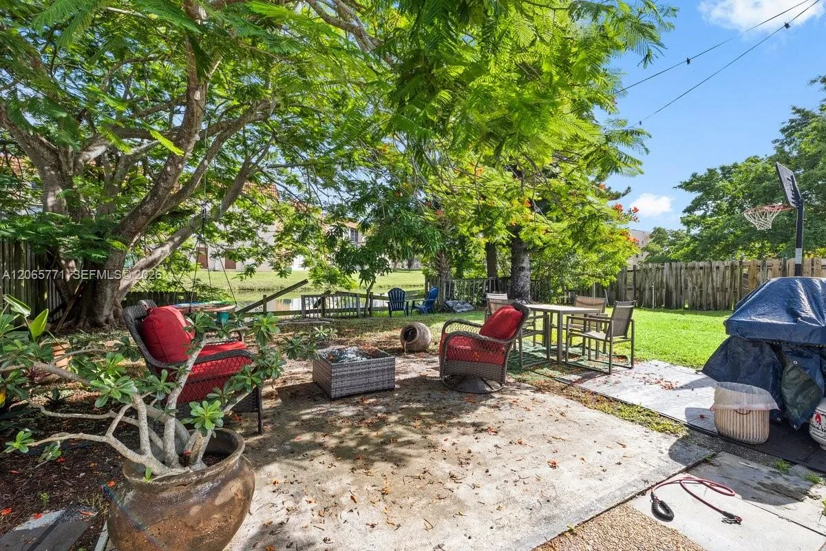 8921 NW 26th Pl, Sunrise, FL 33322 photo 11