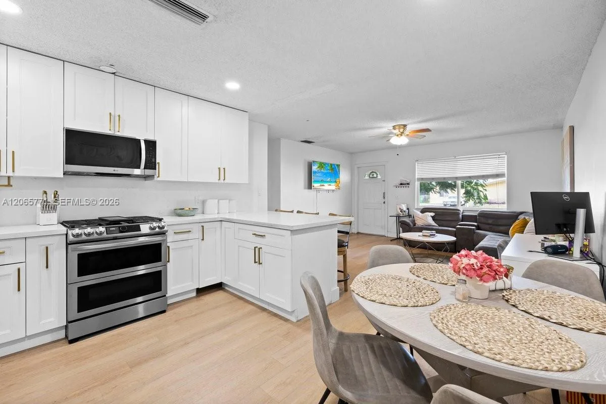 8921 NW 26th Pl, Sunrise, FL 33322 photo 3