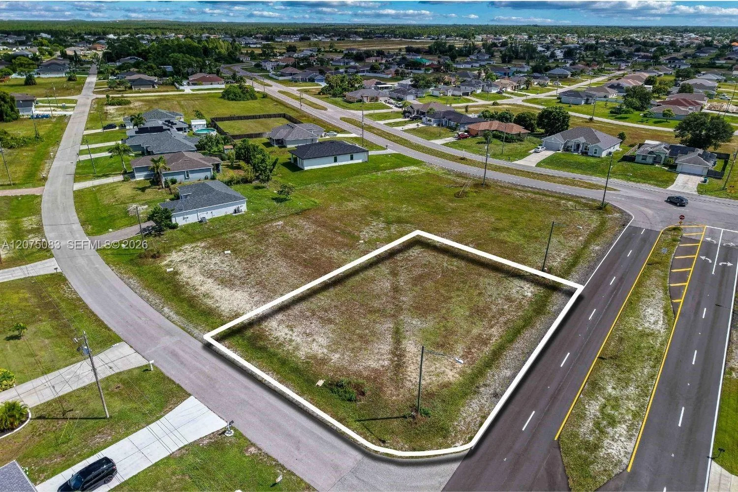 3805 NE 10th Pl, Cape Coral, FL 33909 photo 4