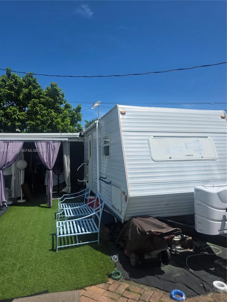291 NW 102nd St, Miami, FL 33150