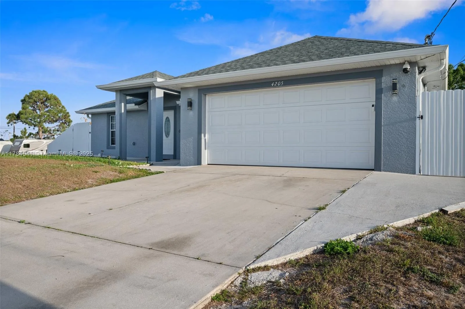 4205 SW 27 th st, Lehigh Acres, FL 33976 photo 2
