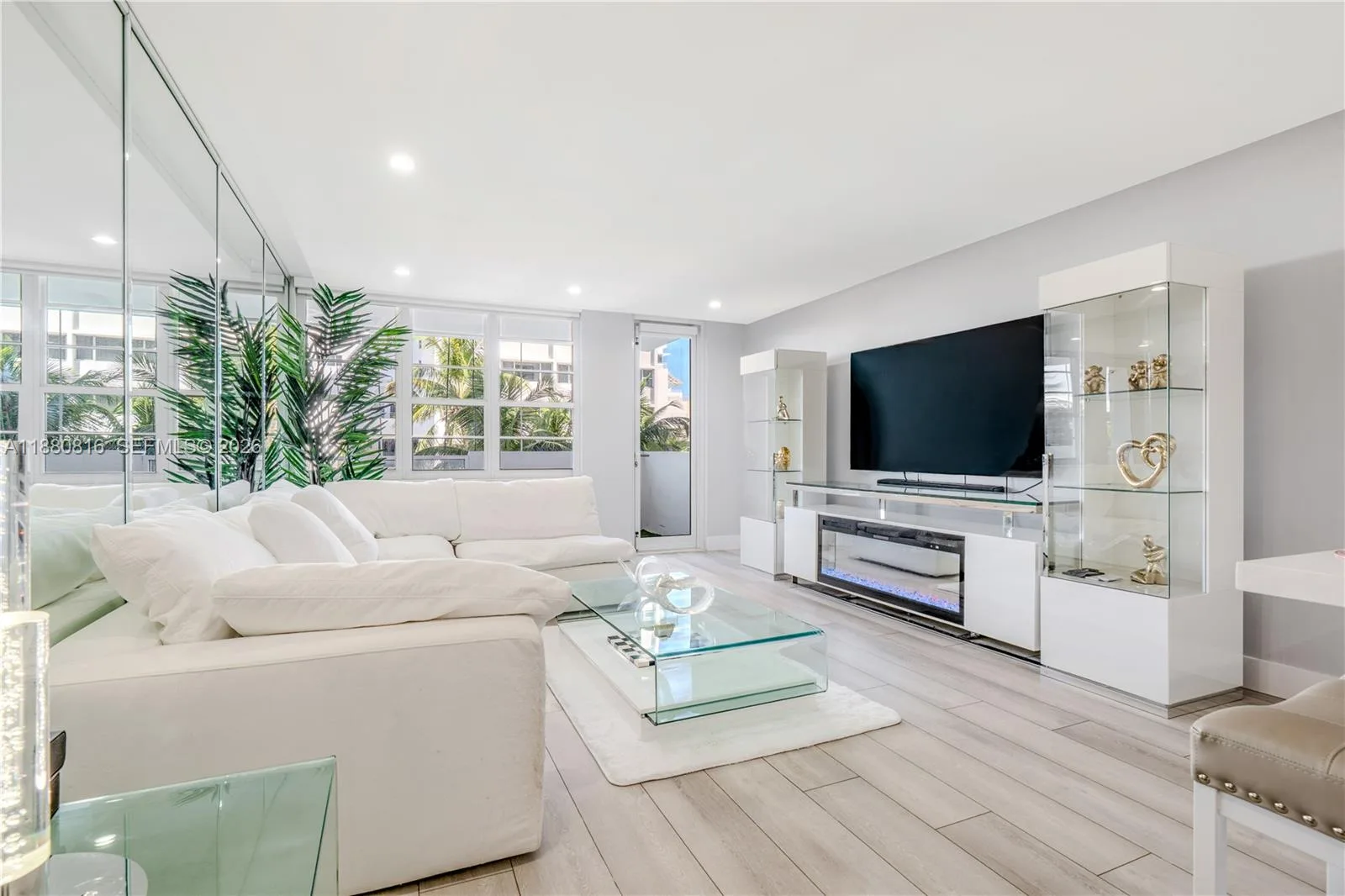 100 Lincoln Rd # 323, Miami Beach, FL 33139