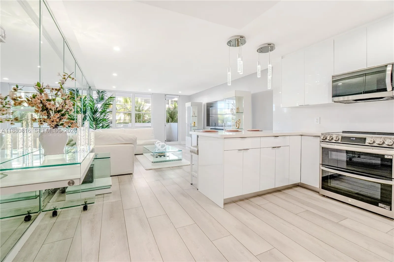 100 Lincoln Rd # 323, Miami Beach, FL 33139 photo 4