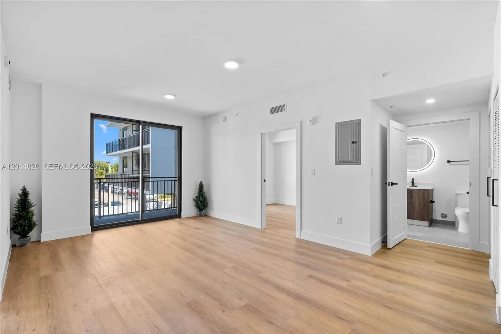 2479 NE 192nd St # 308, Miami, FL 33180 photo 4