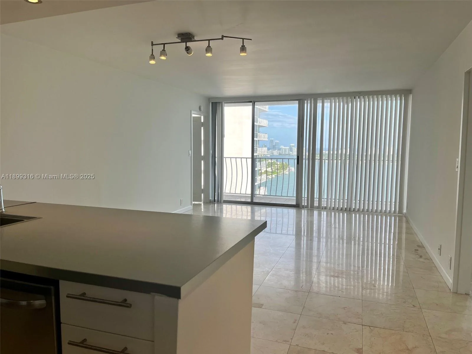 7601 E Treasure Dr # 2308, North Bay Village, FL 33141 photo 4