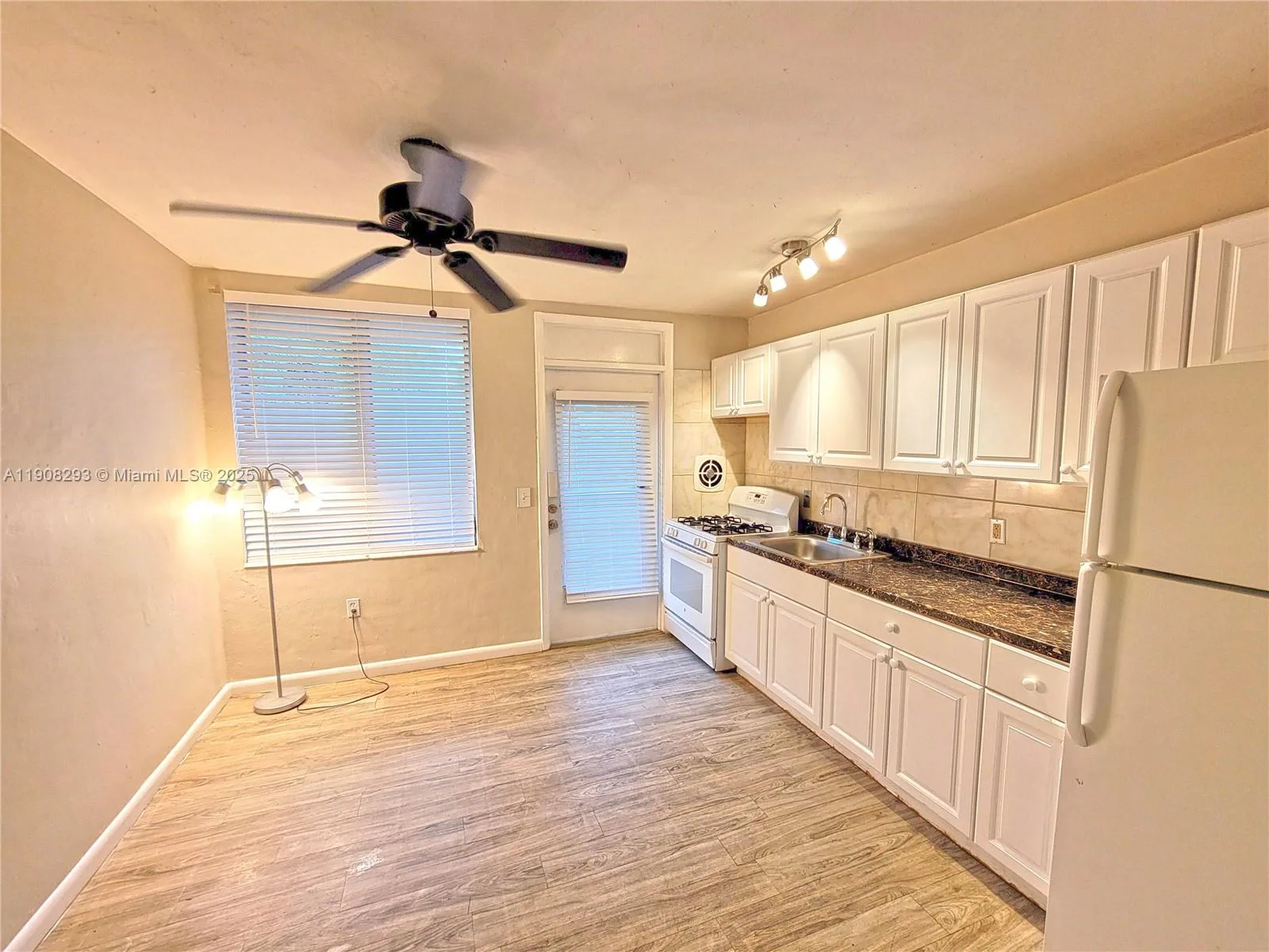 441 Collins Ave # 12A, Miami Beach, FL 33139 photo 2