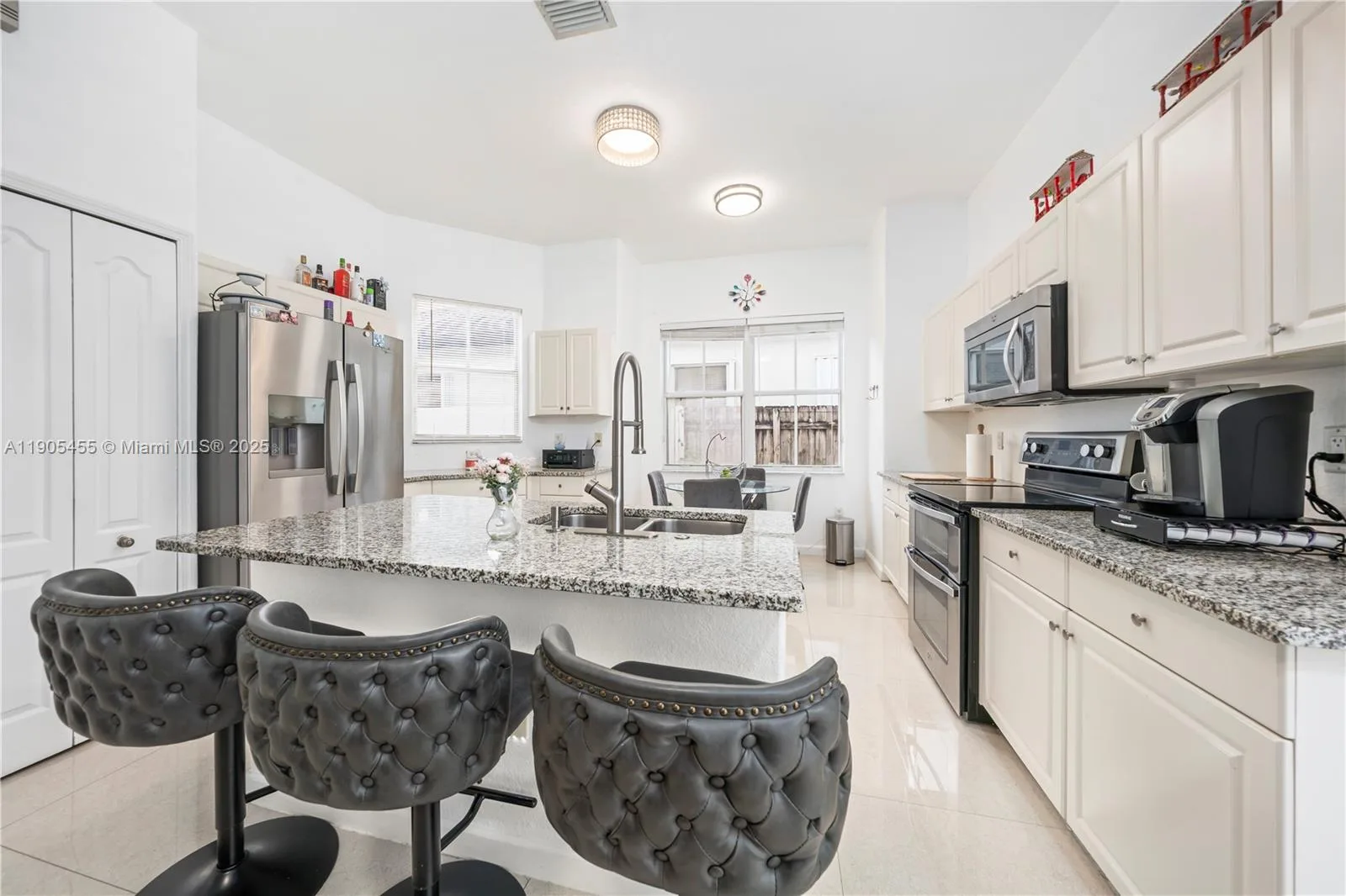 18000 NW 90th Pl, Hialeah, FL 33018 photo 12