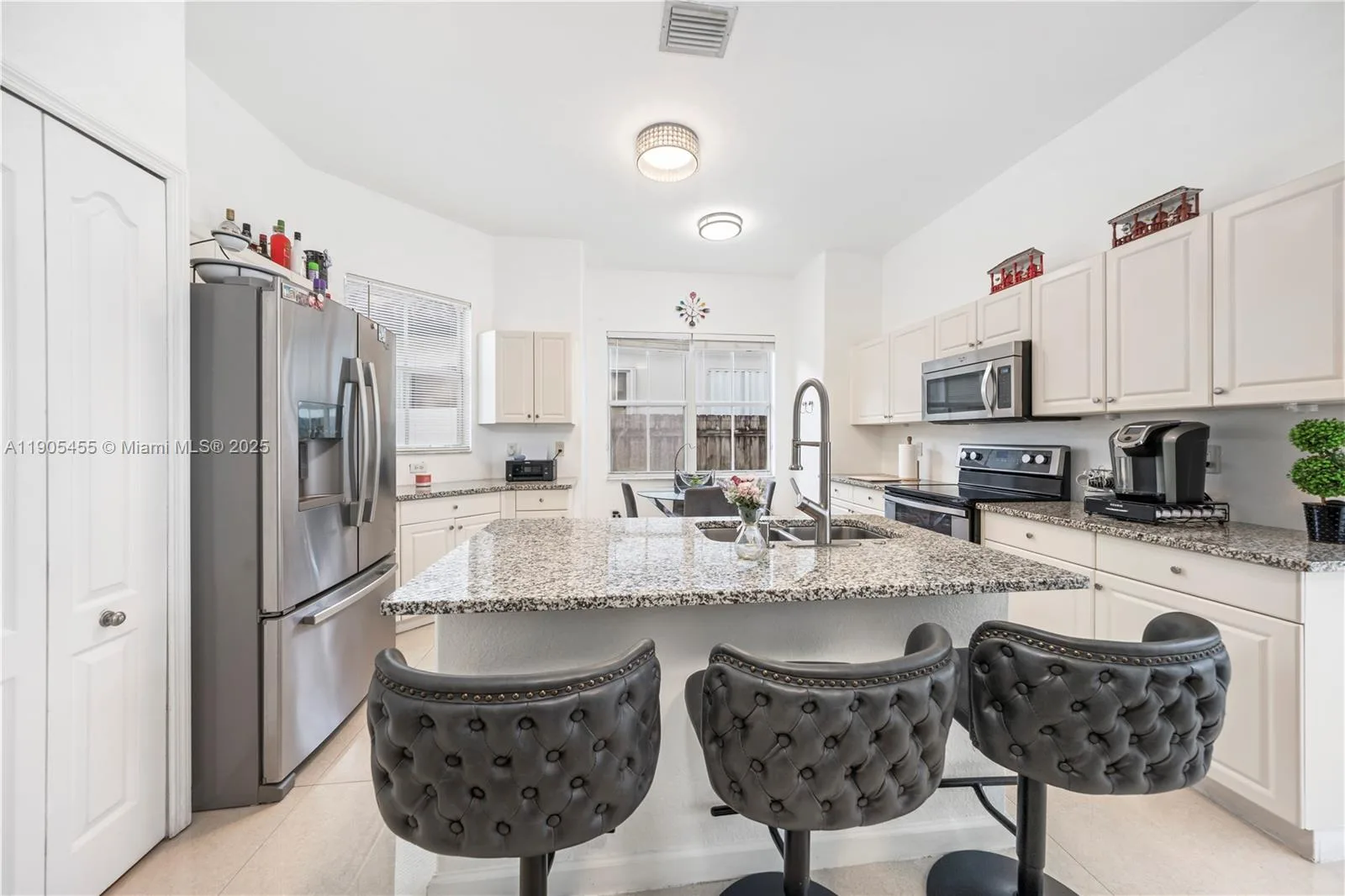 18000 NW 90th Pl, Hialeah, FL 33018 photo 13