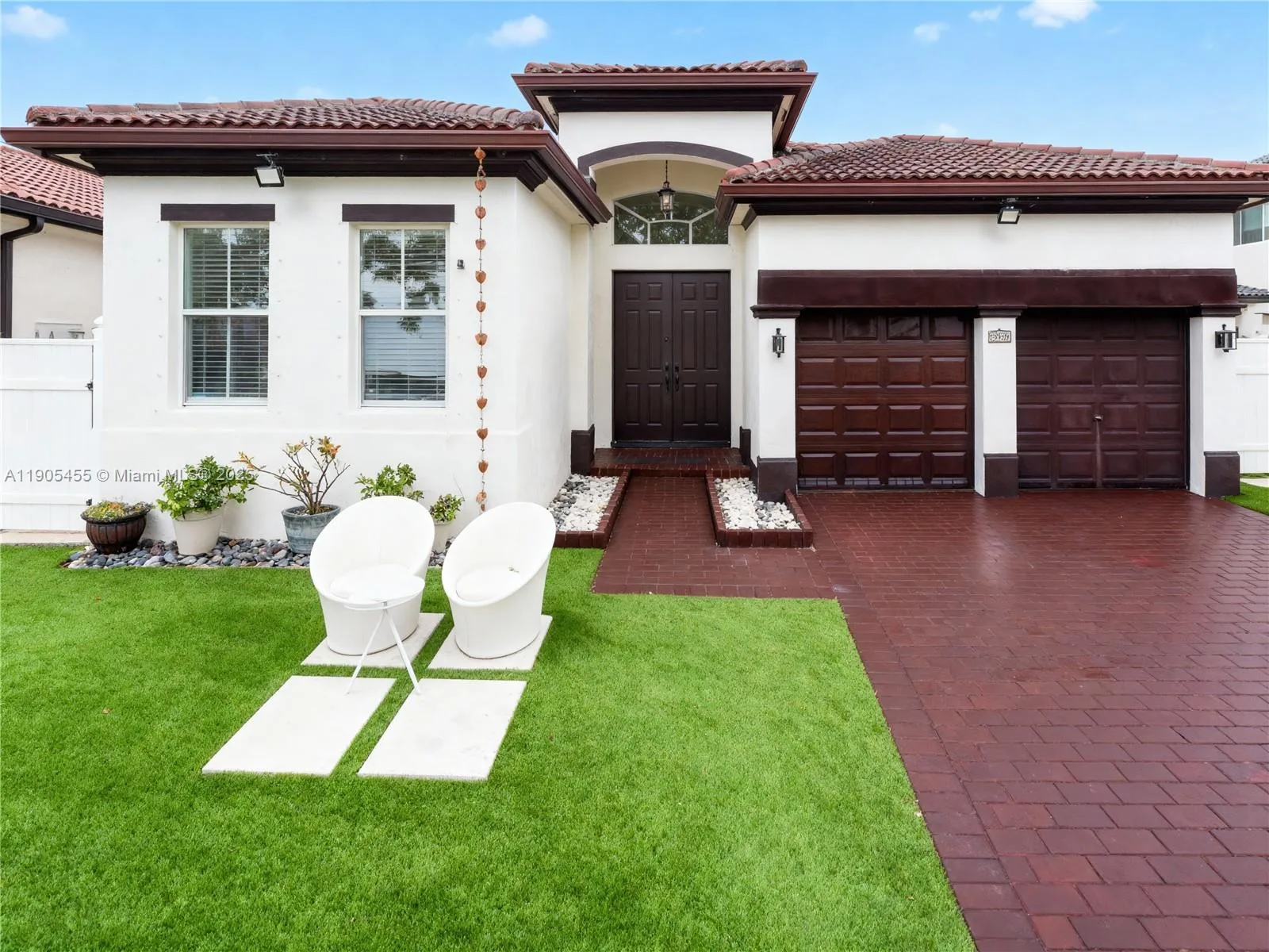 18000 NW 90th Pl, Hialeah, FL 33018 photo 2