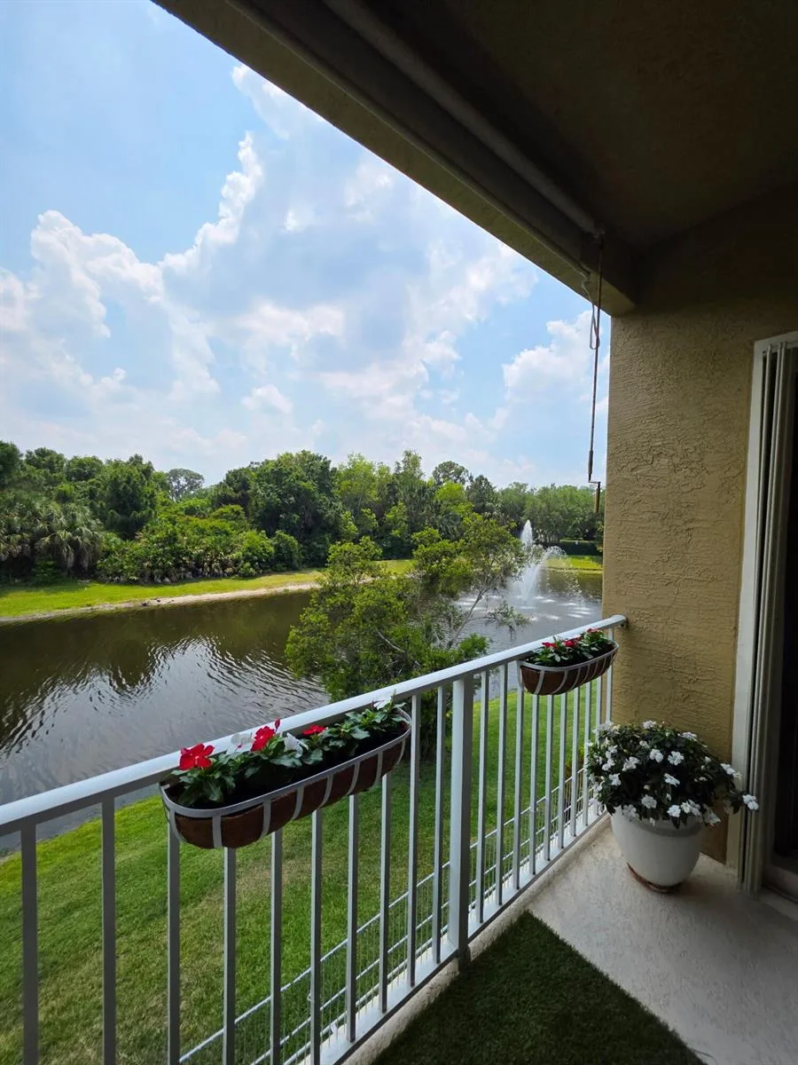 1560 SE Hampshire Way # 204, Stuart, FL 34994