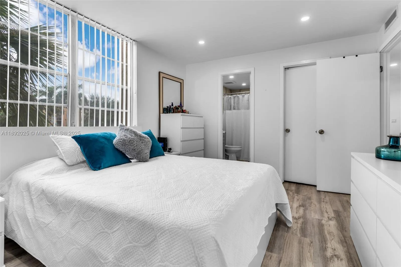 9310 Fontainebleau Blvd # 201, Miami, FL 33172 photo 12