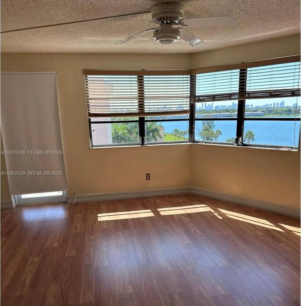 20850 San Simeon Way # 603-5, Miami, FL 33179 photo 2