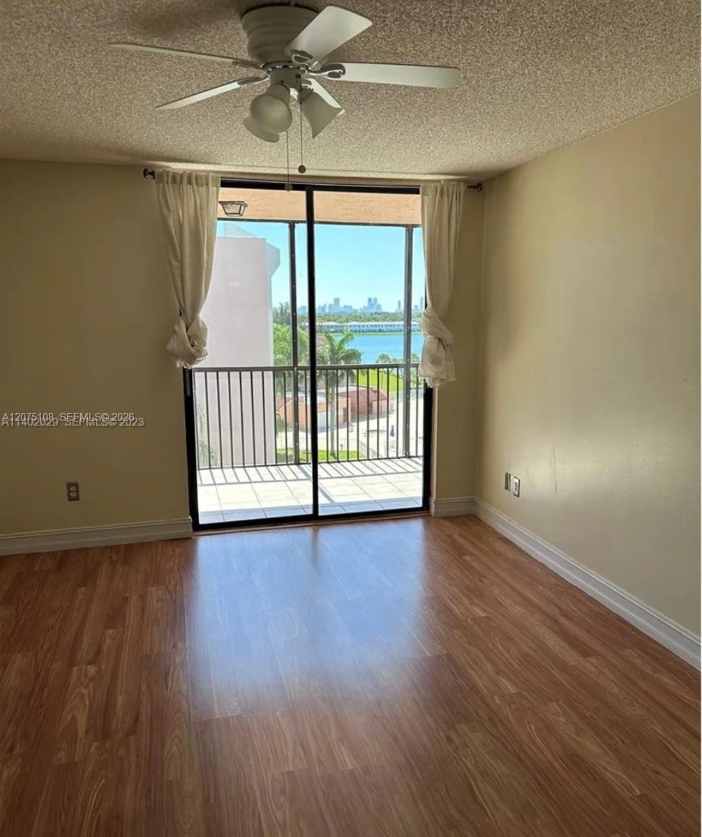 20850 San Simeon Way # 603-5, Miami, FL 33179 photo 4