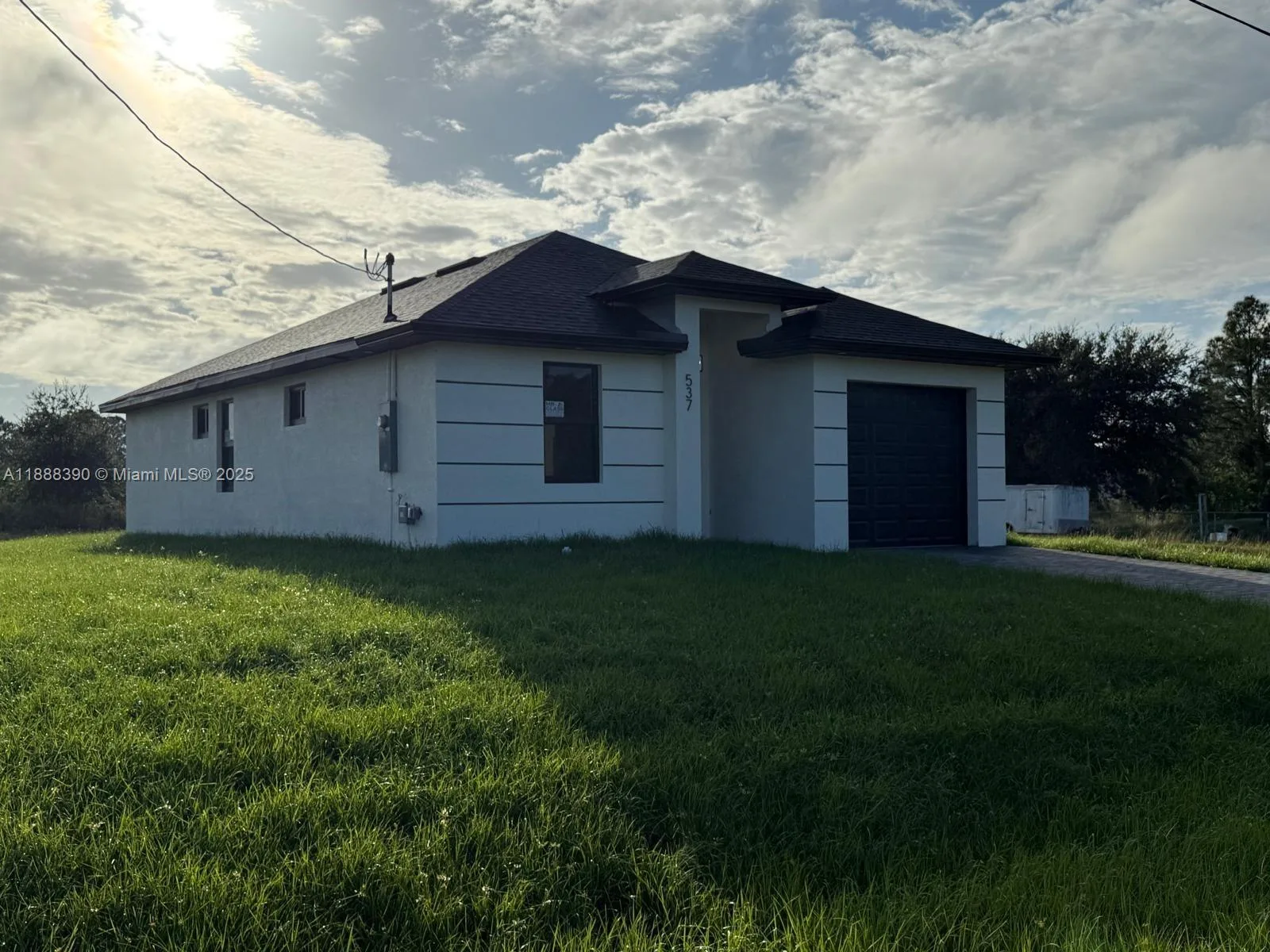 537 HAWTHRONE AVE S, Lehigh Acres, FL 33974 photo 2
