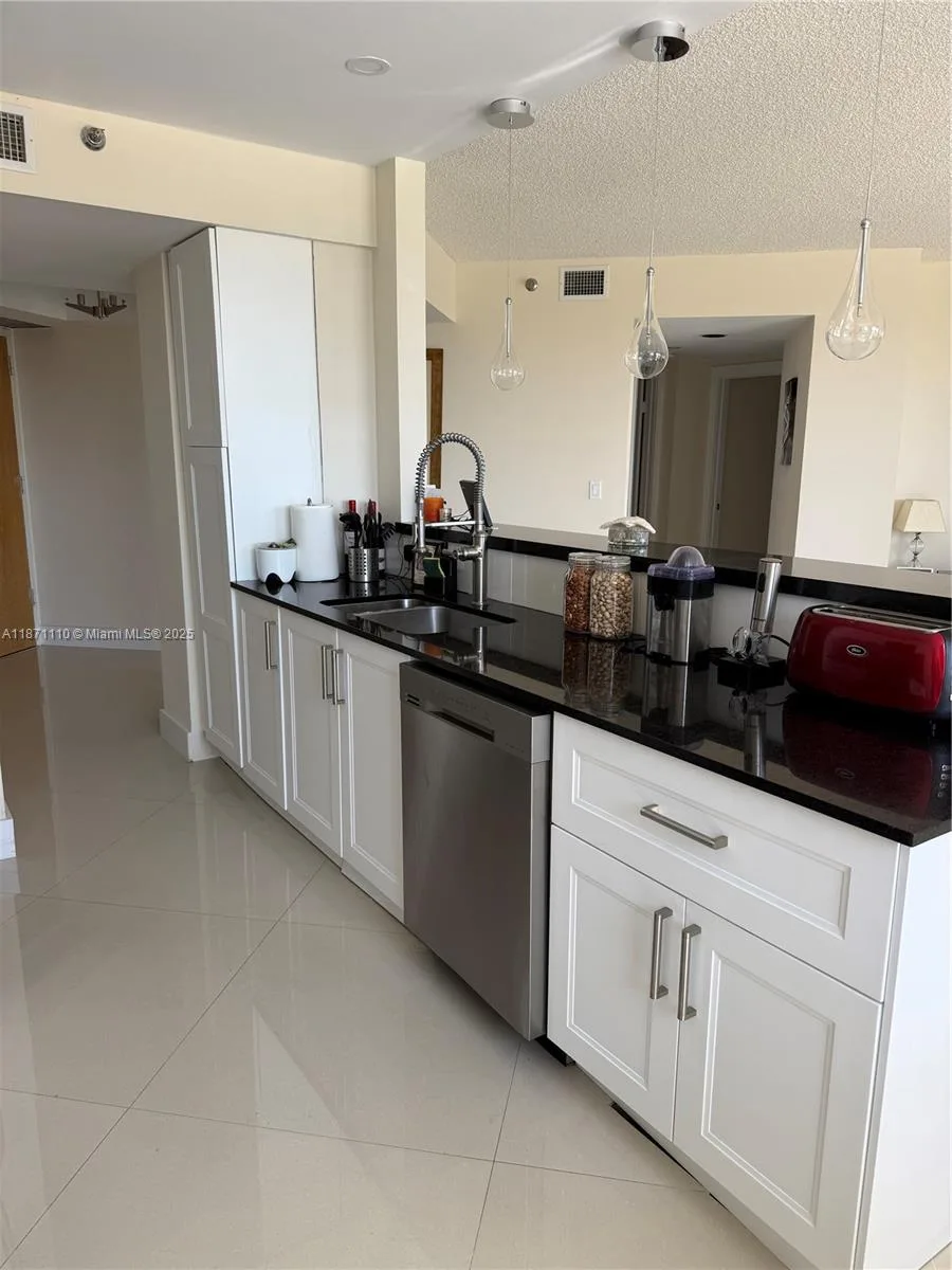 20185 E Country Club Dr # 510, Aventura, FL 33180 photo 2