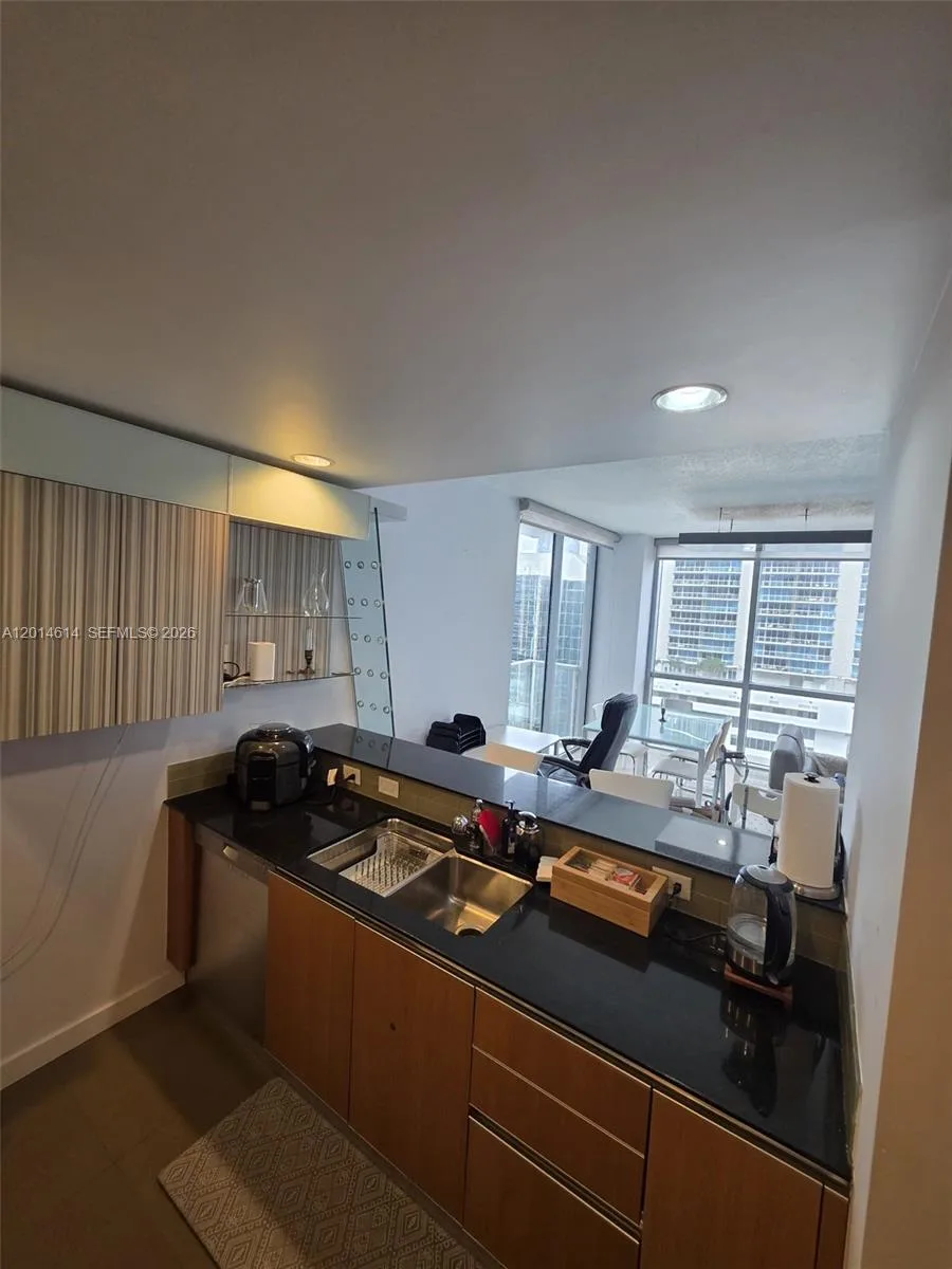 1060 Brickell Ave # 2201, Miami, FL 33131 photo 10