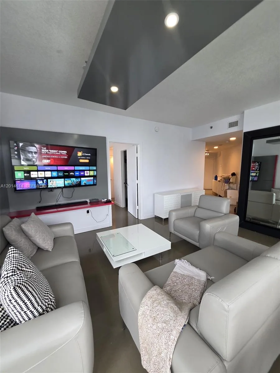 1060 Brickell Ave # 2201, Miami, FL 33131 photo 12