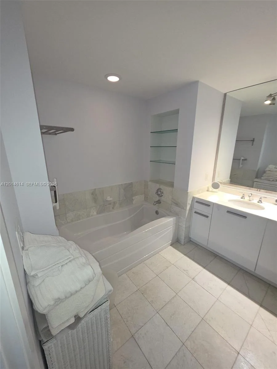 1060 Brickell Ave # 2201, Miami, FL 33131 photo 9