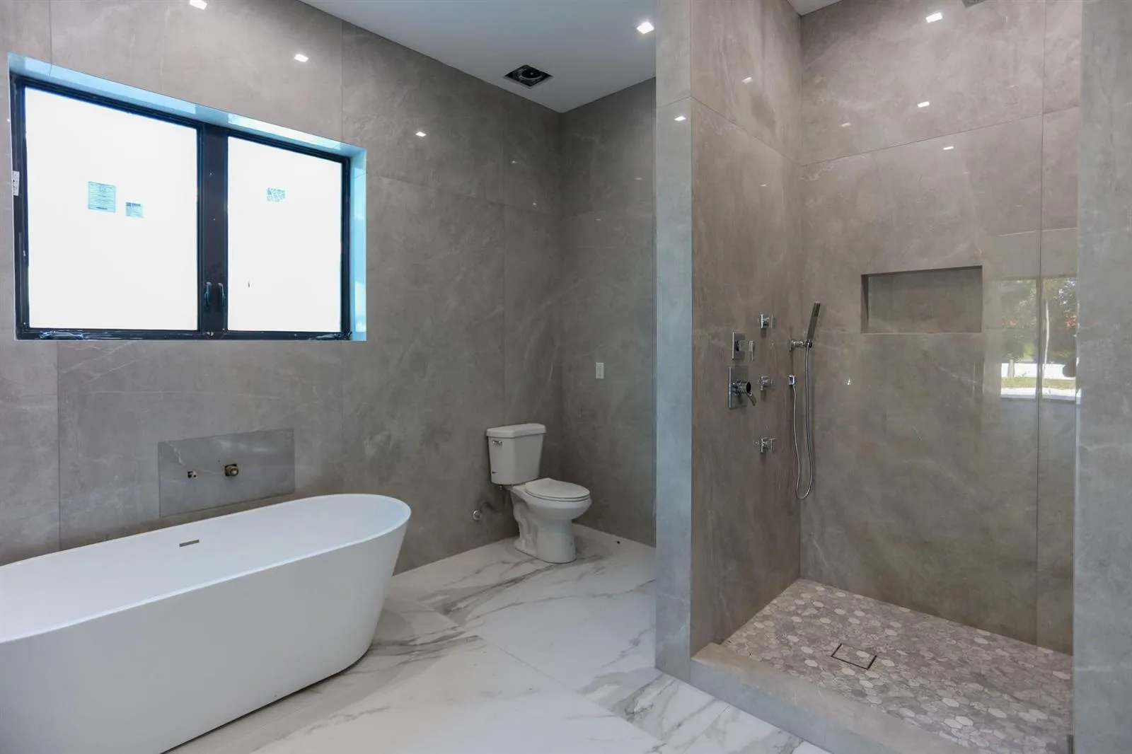 2421 NE 201st Street, Miami, FL 33180 photo 13