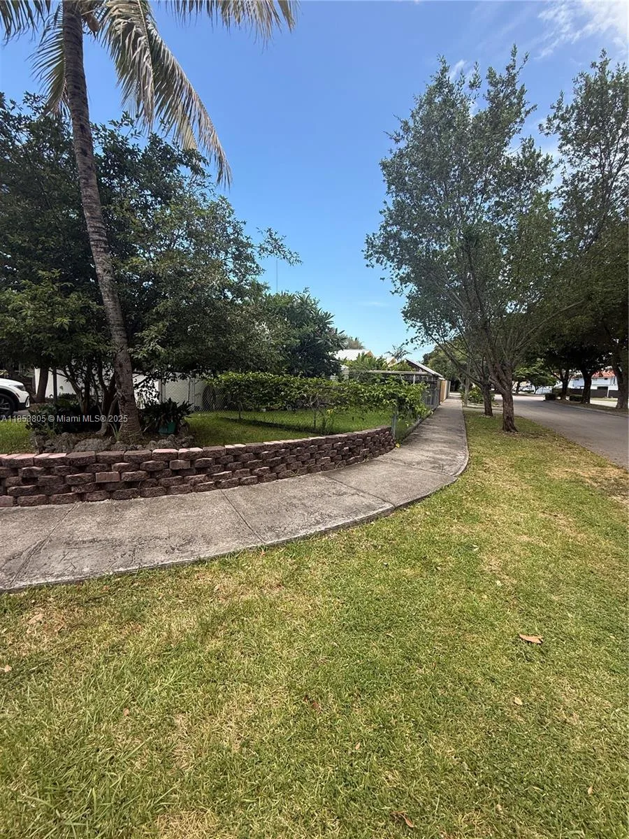 11472 SW 4th St, Sweetwater, FL 33174 photo 3