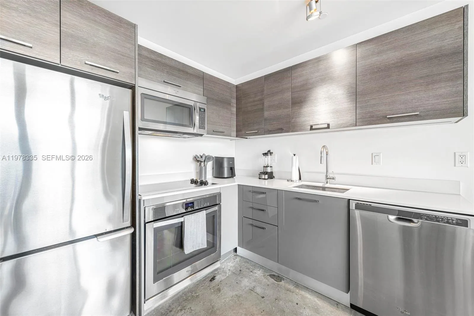 151 SE 1st St # 2409, Miami, FL 33131 photo 3