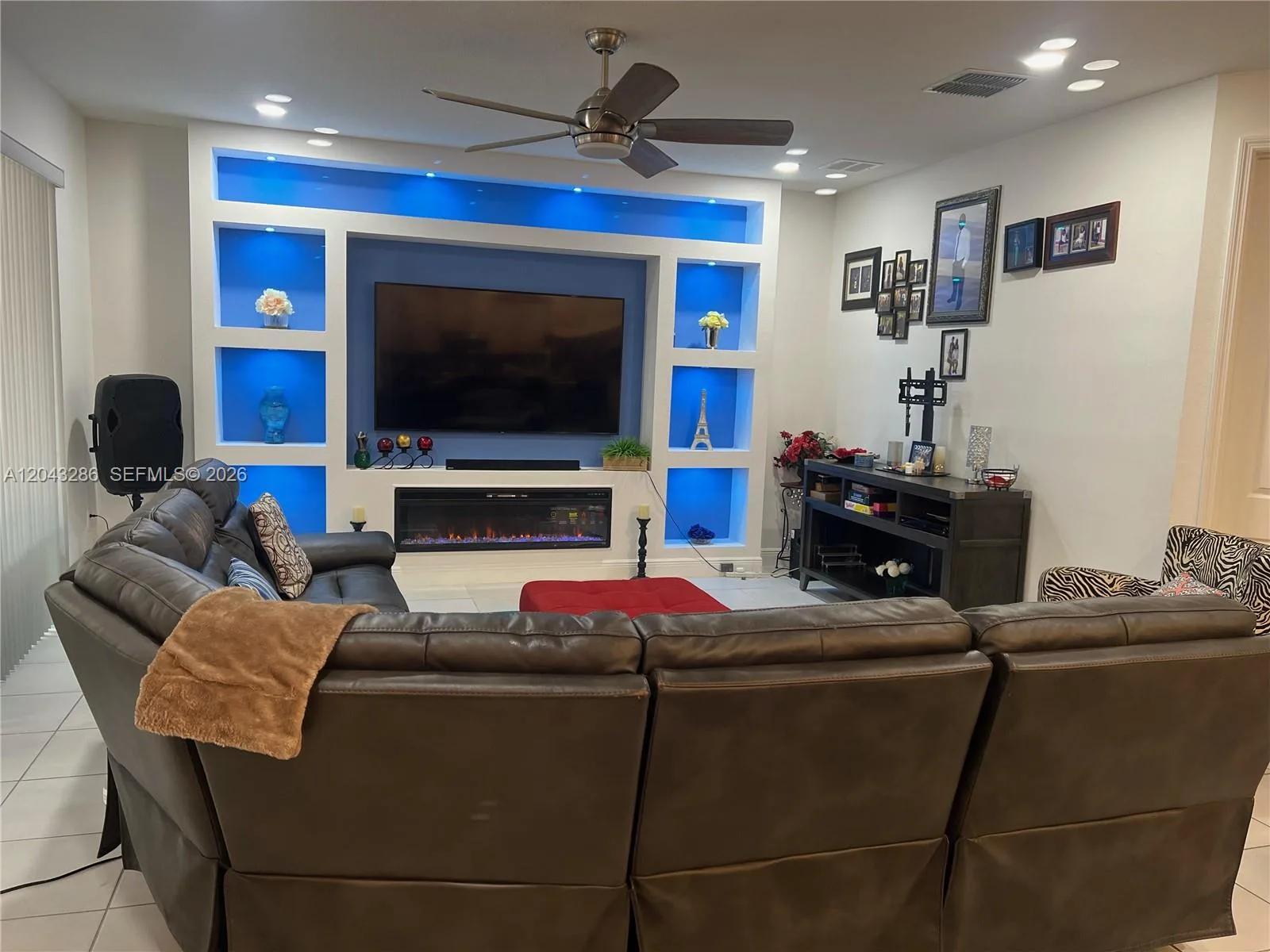 3855 Carrick Bend Dr, Kissimmee, FL 34746 photo 2