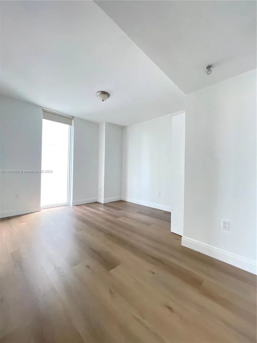 185 SW 7th St # 2411, Miami, FL 33130 photo 11