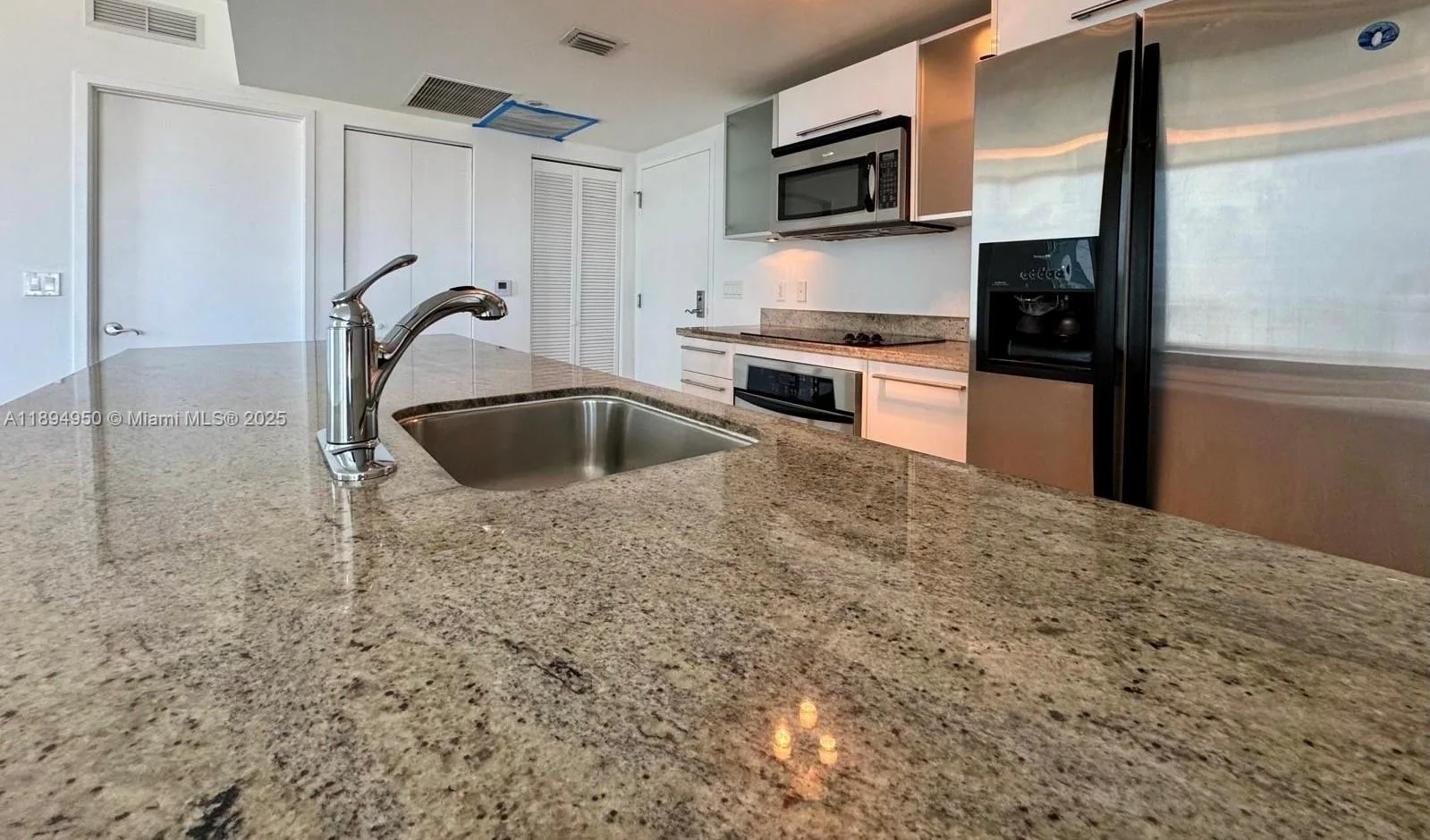 185 SW 7th St # 2411, Miami, FL 33130 photo 3