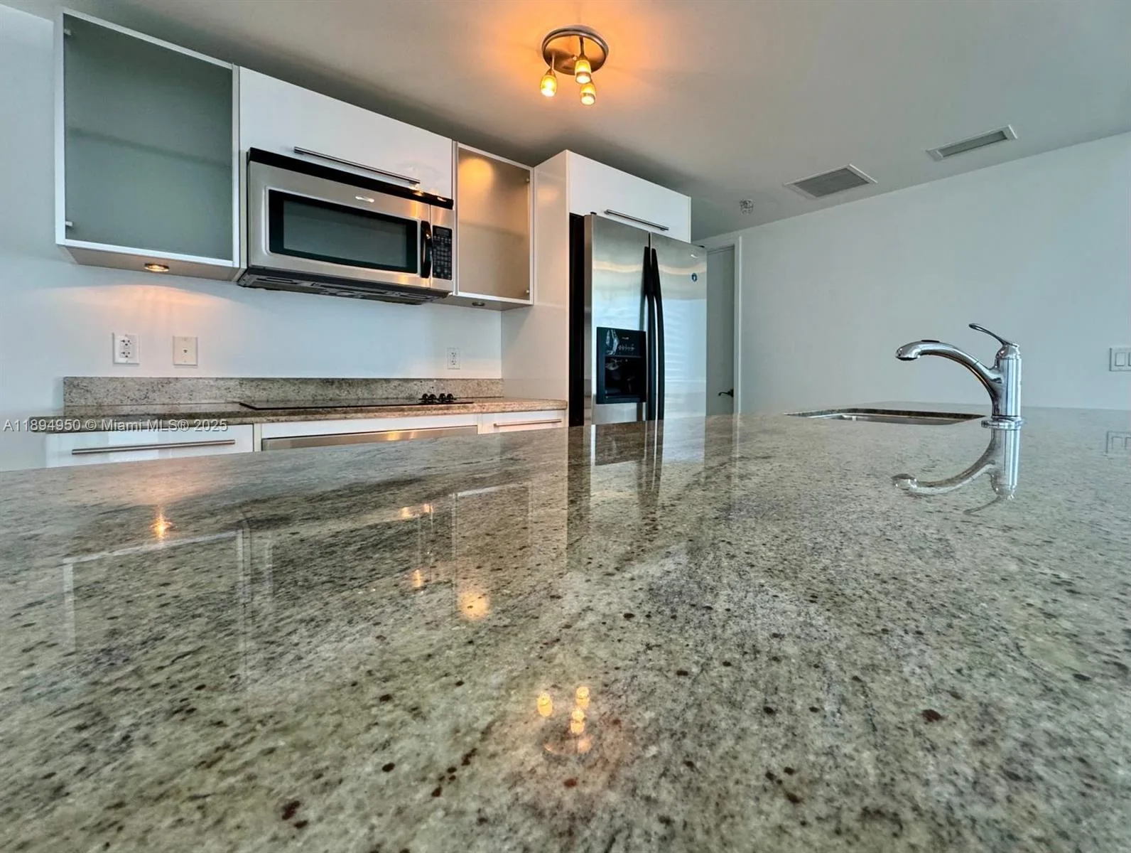 185 SW 7th St # 2411, Miami, FL 33130 photo 4