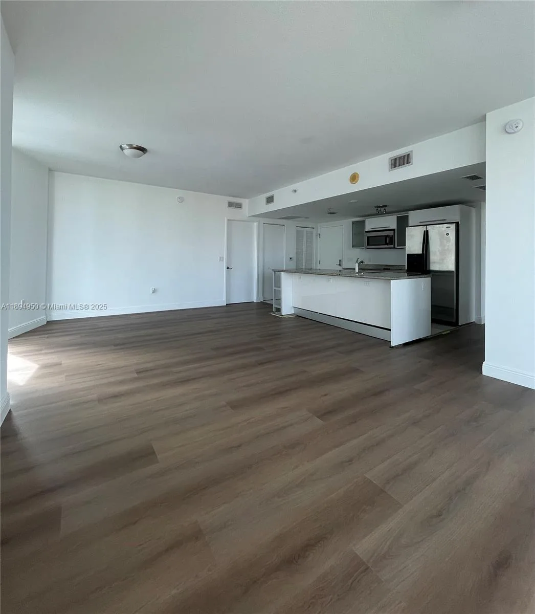 185 SW 7th St # 2411, Miami, FL 33130 photo 5