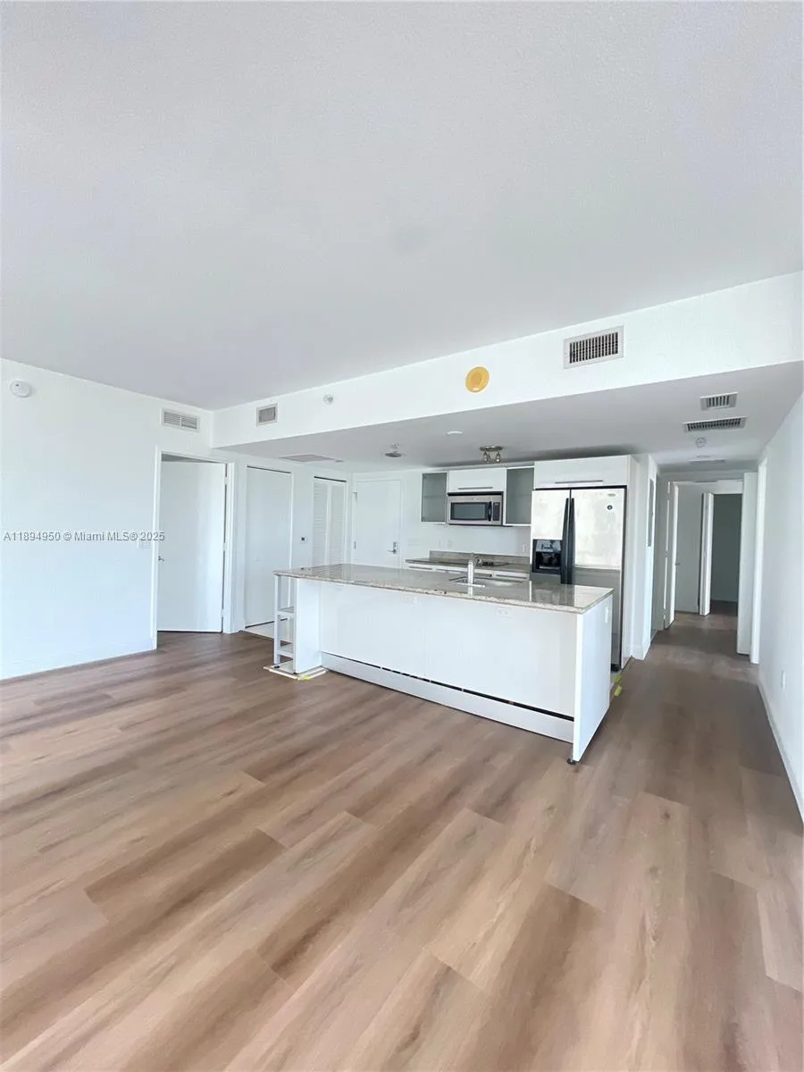 185 SW 7th St # 2411, Miami, FL 33130 photo 6