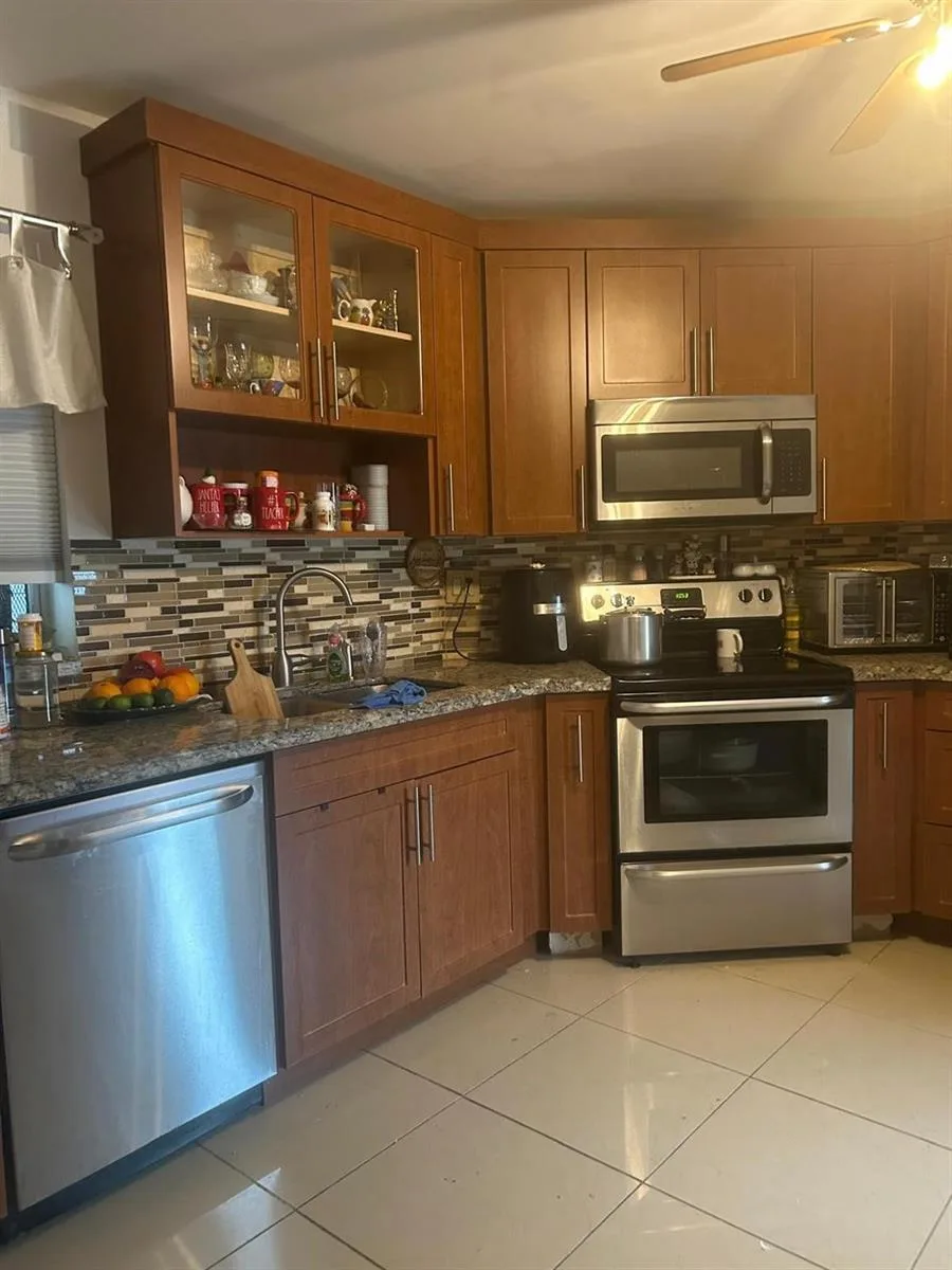 3 Greenway Village N # 202, Royal Palm Beach, FL 33411