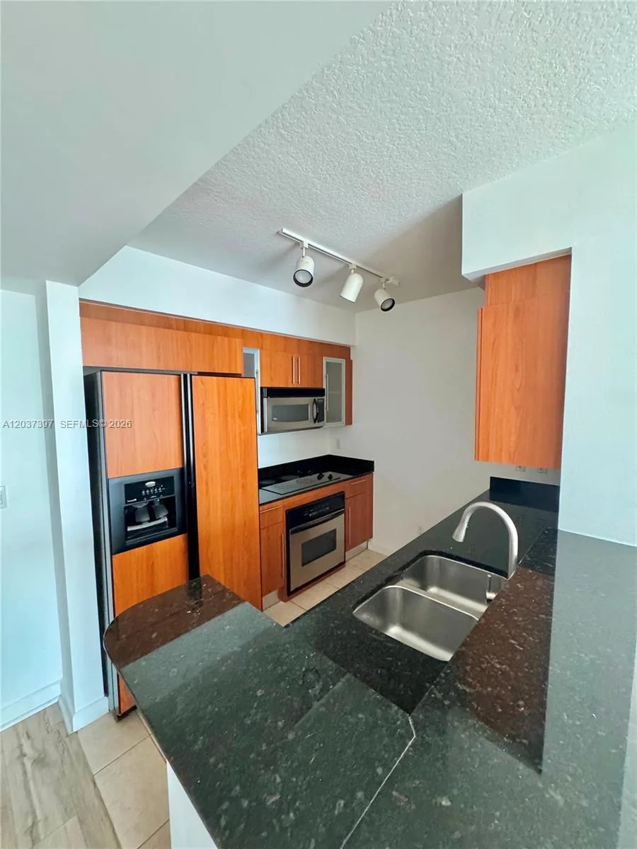 325 S Biscayne Blvd # 1116, Miami, FL 33131