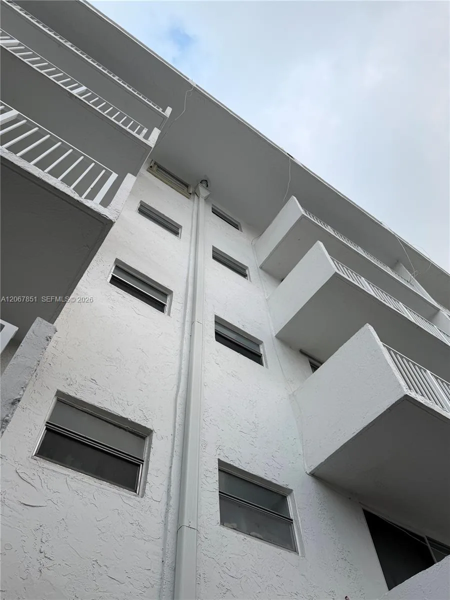910 Michigan Ave # 405, Miami Beach, FL 33139 photo 2