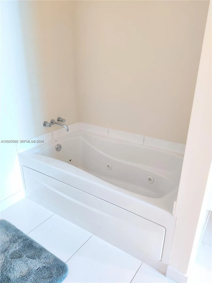 55 SE 6th St # 4105, Miami, FL 33131 photo 11