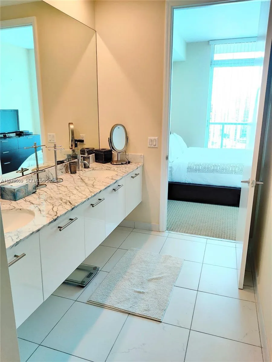 55 SE 6th St # 4105, Miami, FL 33131 photo 9