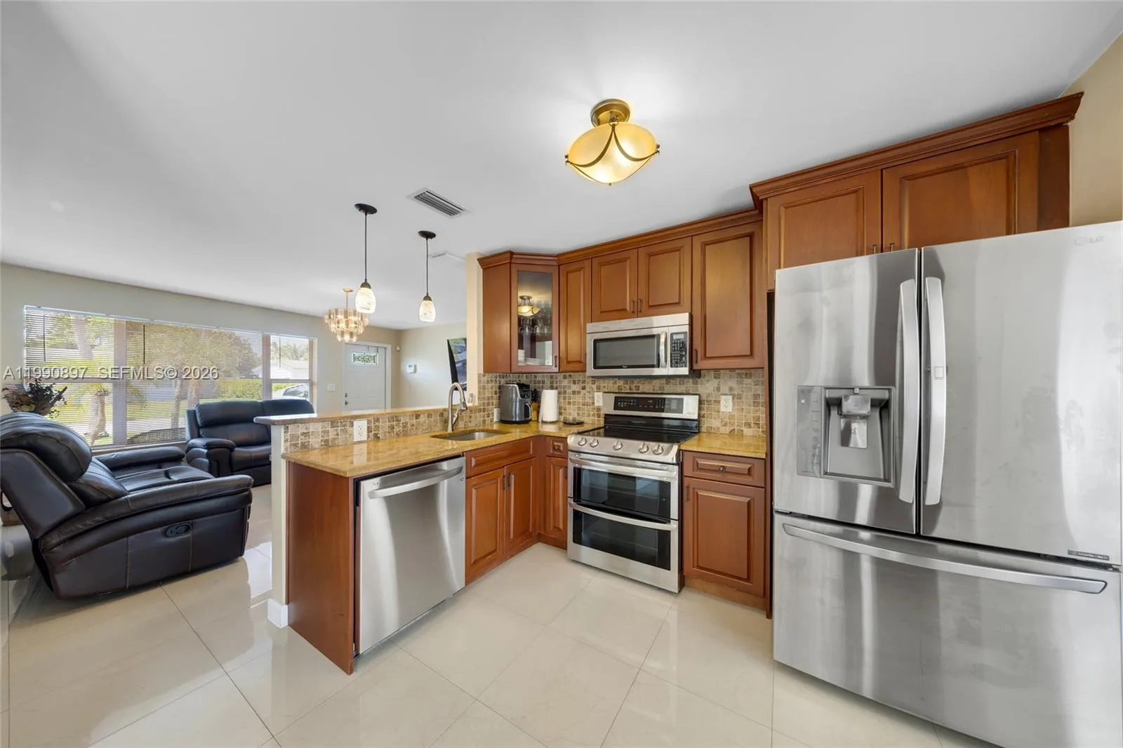 1460 NE 30th Ct, Pompano Beach, FL 33064 photo 4
