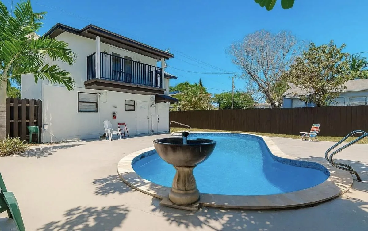 2447 Roosevelt Street # 4, Hollywood, FL 33020