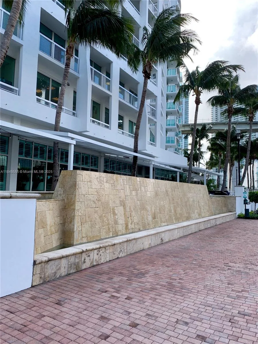 41 SE 5th St # 1011, Miami, FL 33131