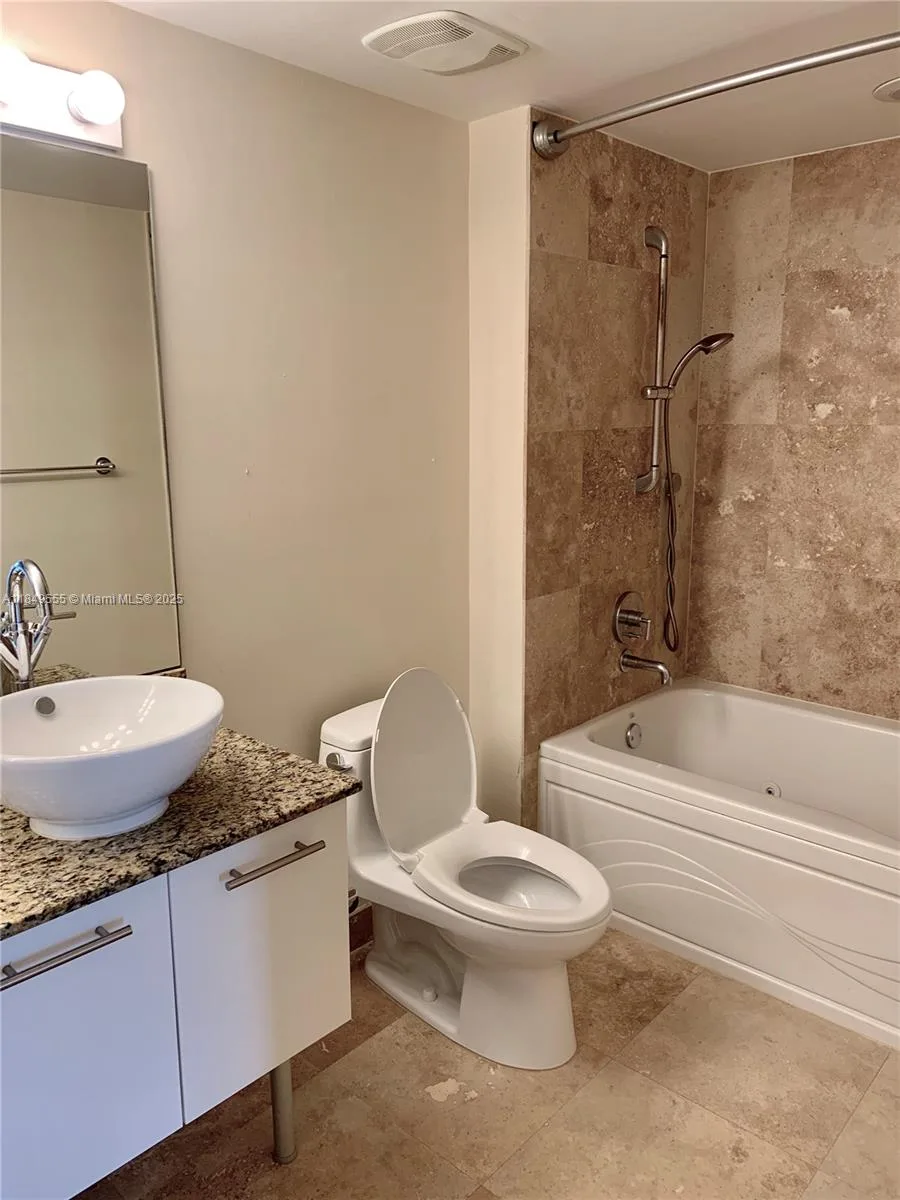 41 SE 5th St # 1011, Miami, FL 33131 photo 6