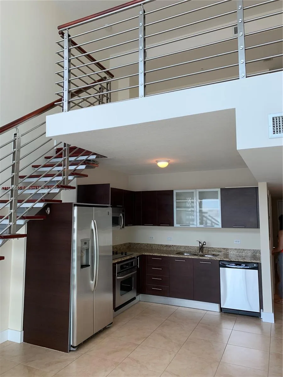 41 SE 5th St # 1011, Miami, FL 33131 photo 9