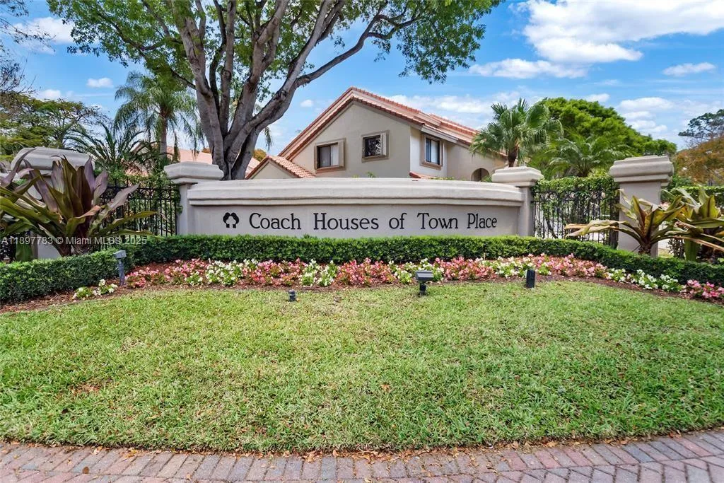 5800 Coach House Cir # E, Boca Raton, FL 33486