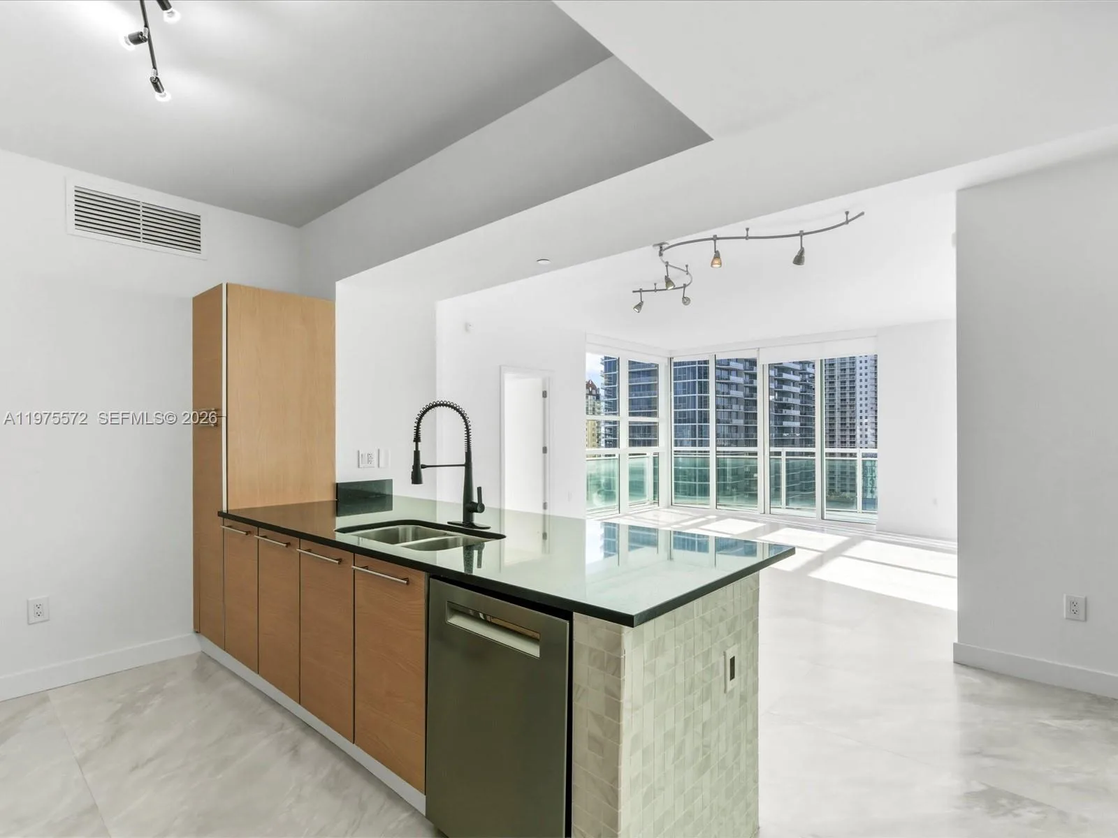 951 Brickell Ave # 2610, Miami, FL 33131 photo 3