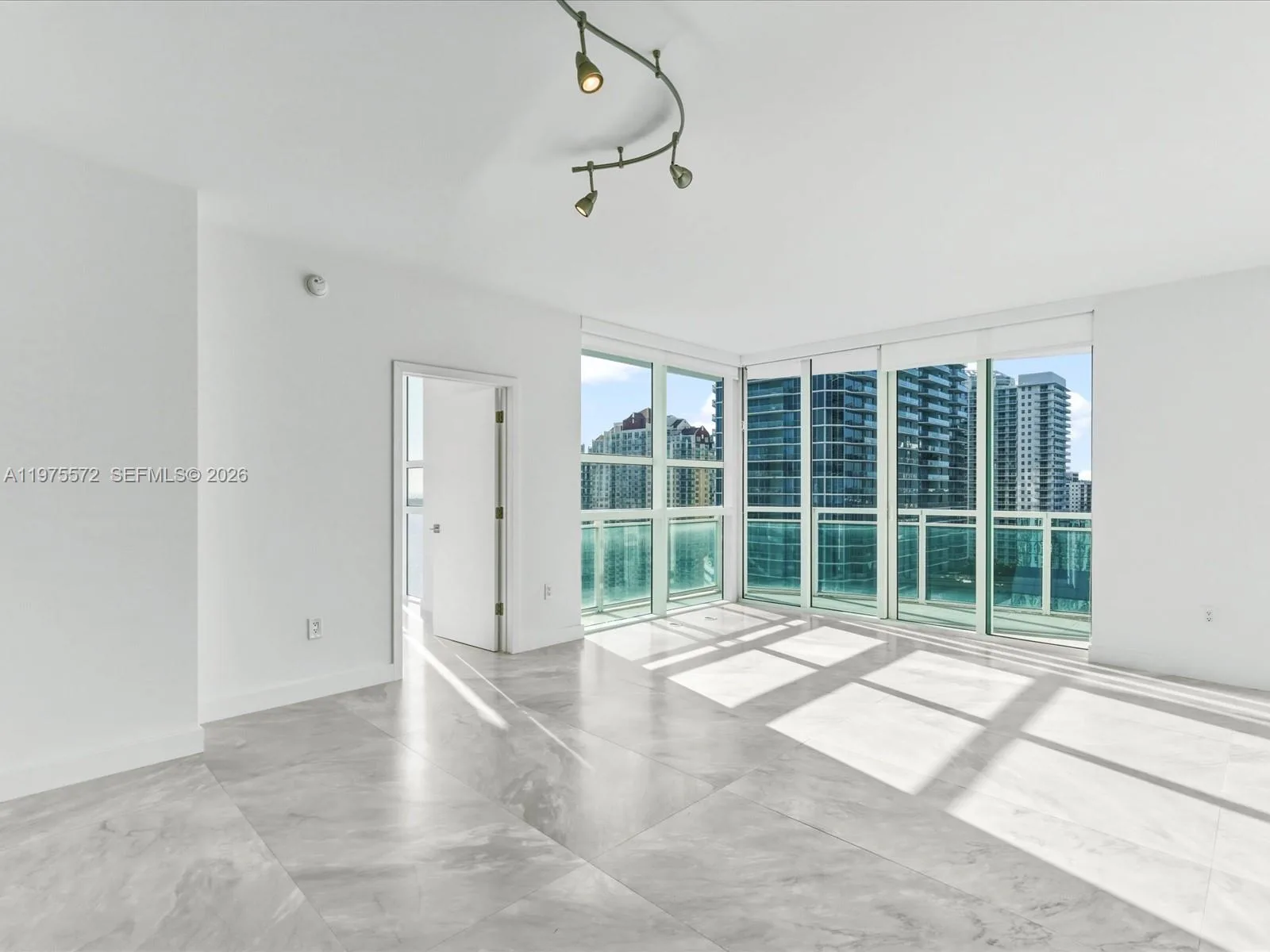 951 Brickell Ave # 2610, Miami, FL 33131 photo 4