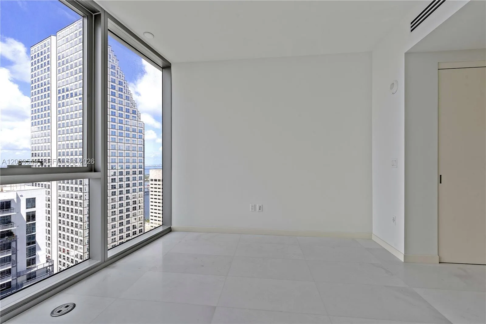 300 Biscayne Blvd Way # 4404, Miami, FL 33131 photo 12