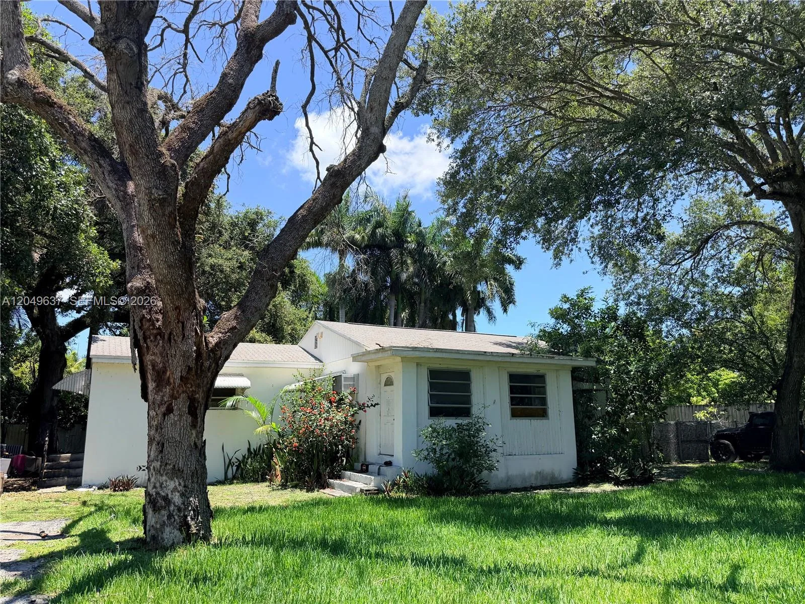 479 NE 151st St, Miami, FL 33162 photo 2