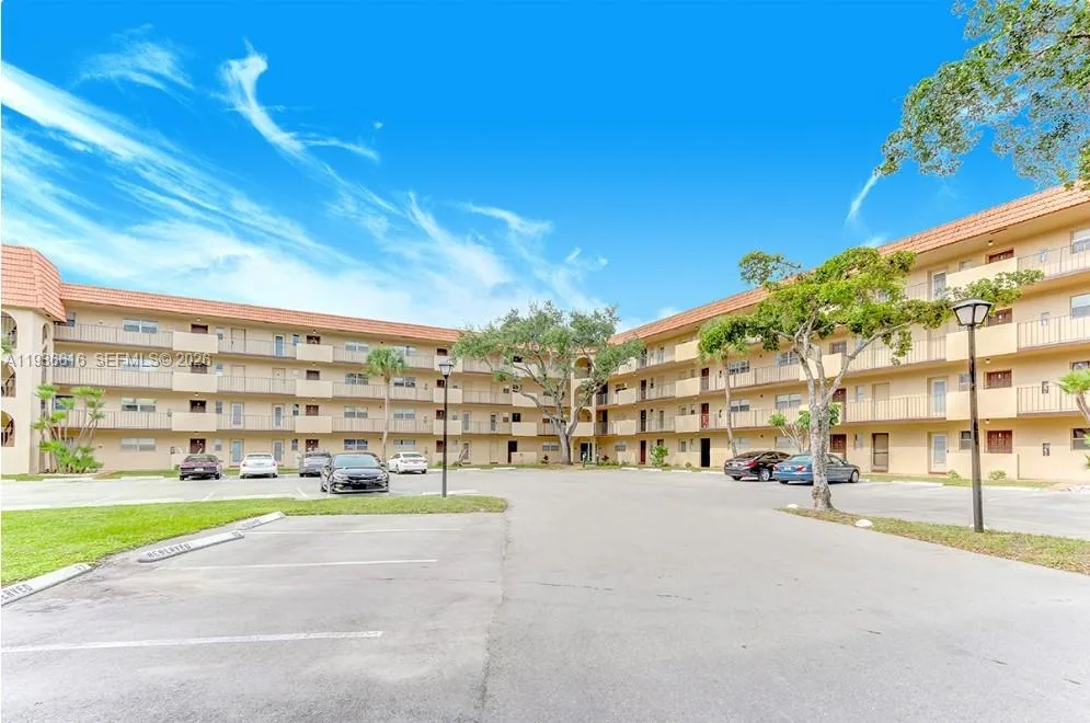 6301 N Falls Cir Dr # 313, Lauderhill, FL 33319