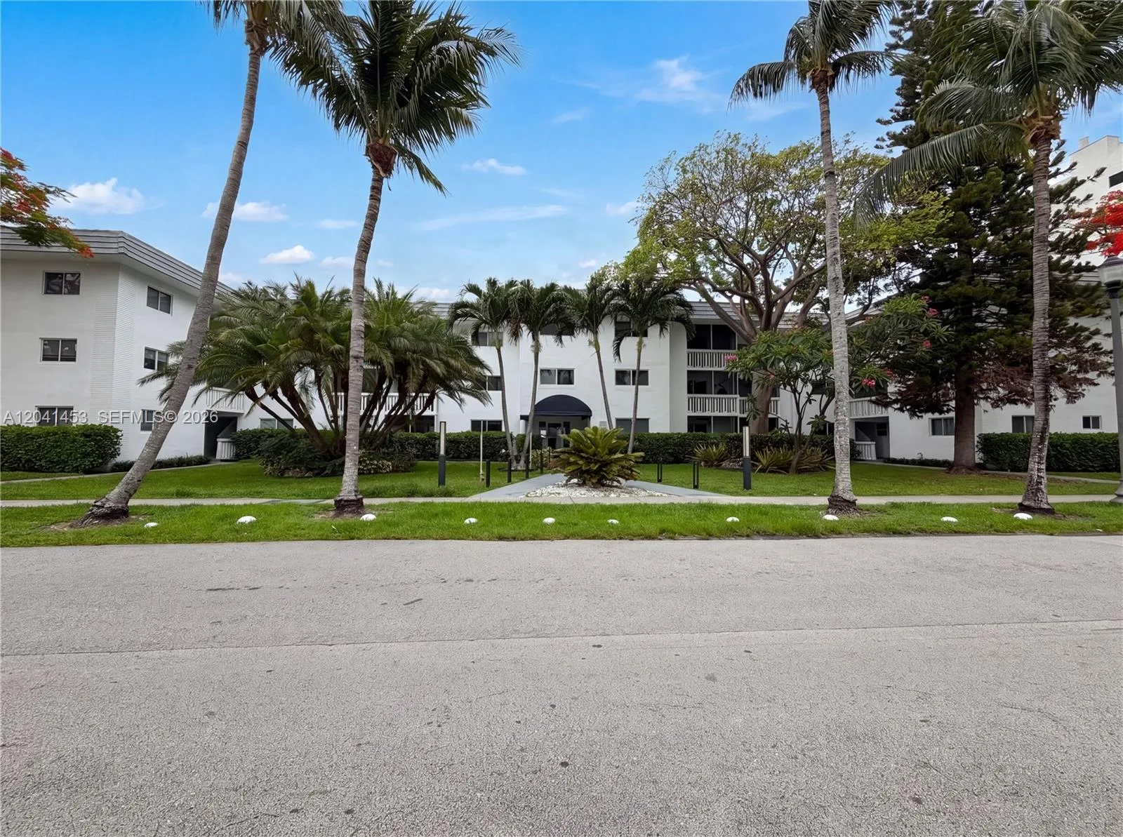 200 Galen Dr # 202, Key Biscayne, FL 33149